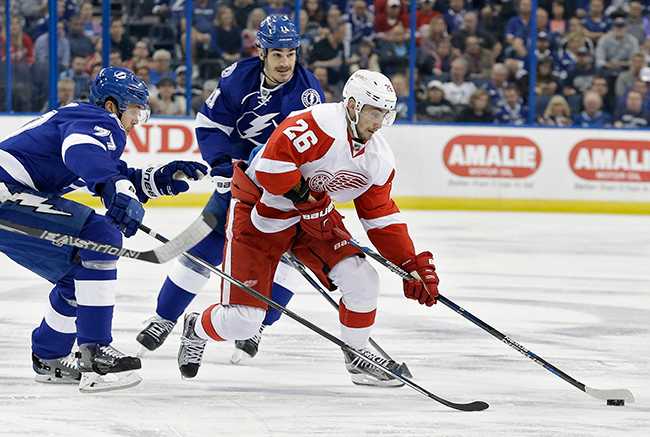 nhl-playoffs-rd1-detroit-tampa.jpg